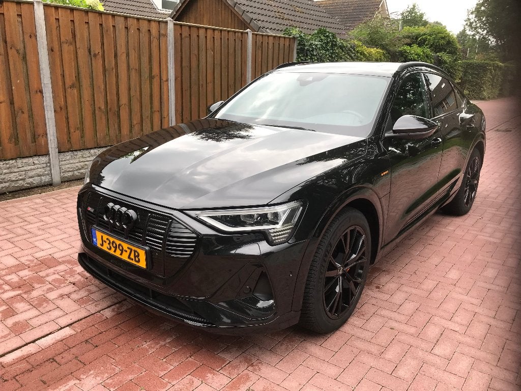Audi e-tron 55 Quattro 408pk 2020 Zwart, Auto's, Automaat, 131 €/maand, Zwart, 1850 kg