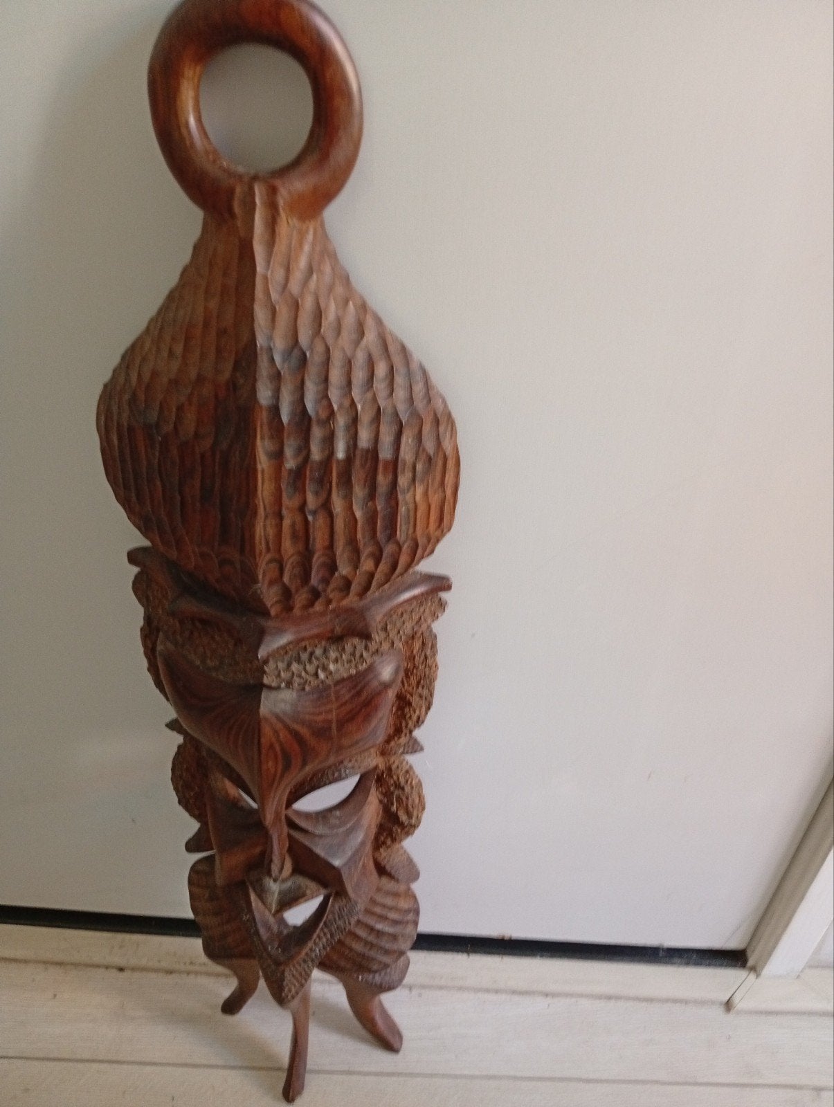 Uniek handgesneden houten masker/beeld, Antiek en Kunst, Overige onderwerpen, Handgemaakt, Hout, Bruin
