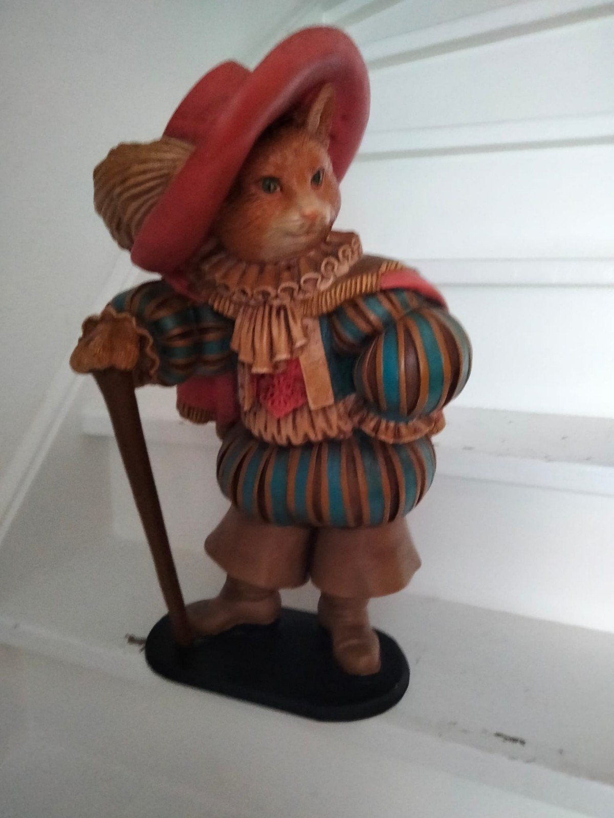 Beeld van de gelaarsde kat, Ophalen, Zo goed als nieuw, Mens