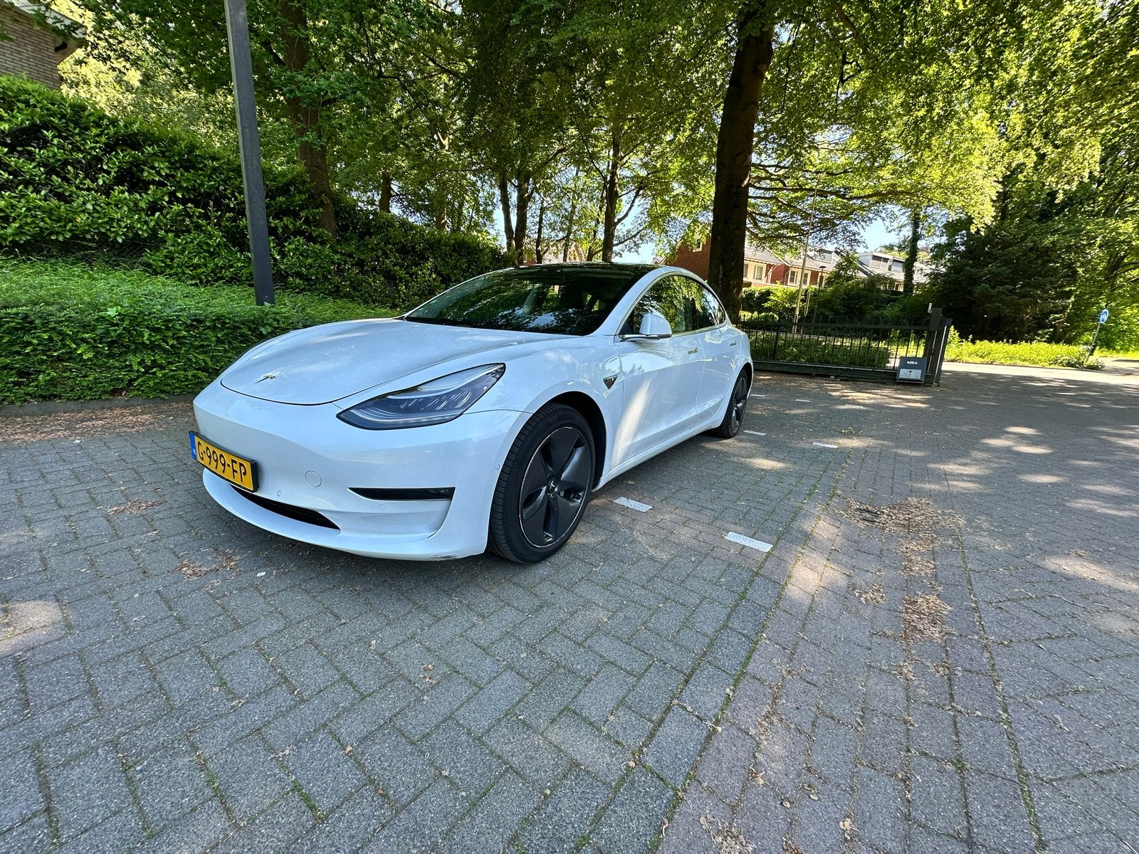 Tesla Model 3 Wit Long Range AWD 75 kWh (2019) – trekhaak, Auto's, Automaat, 1831 kg, Wit, Origineel Nederlands