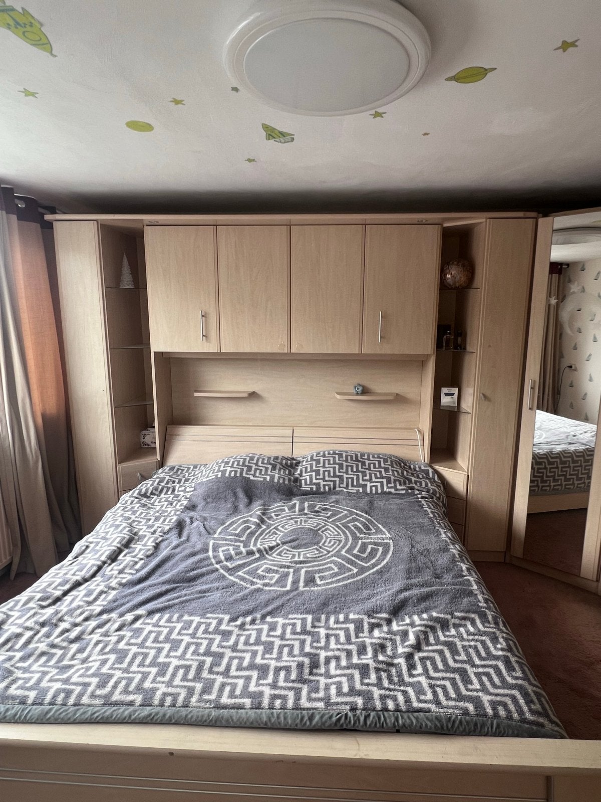 Bed met geïntegreerde kasten en opbergruimte, Ophalen, Gebruikt, Beige, Tweepersoons