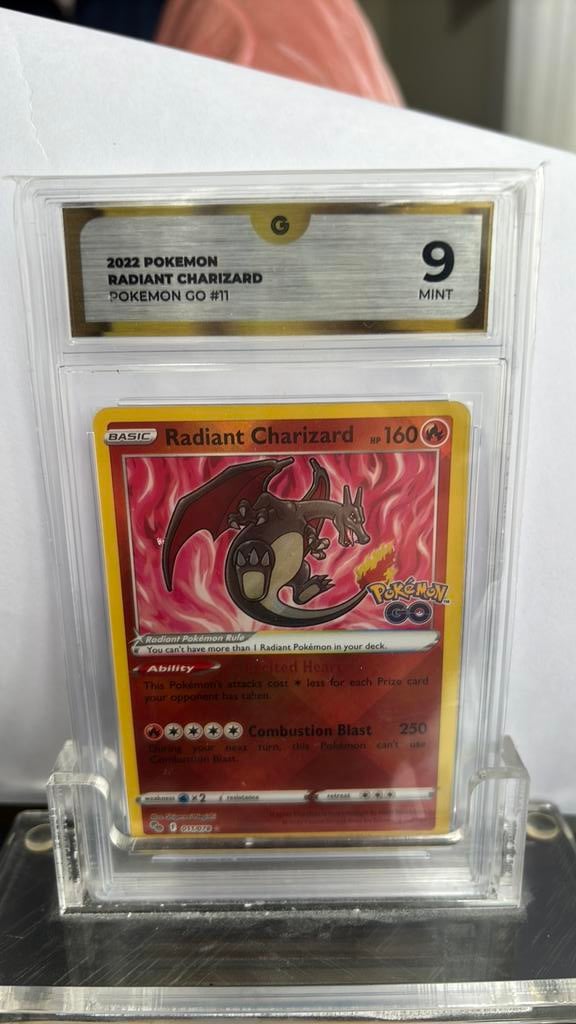 Radiant charizard #11, Ophalen of Verzenden, Zo goed als nieuw