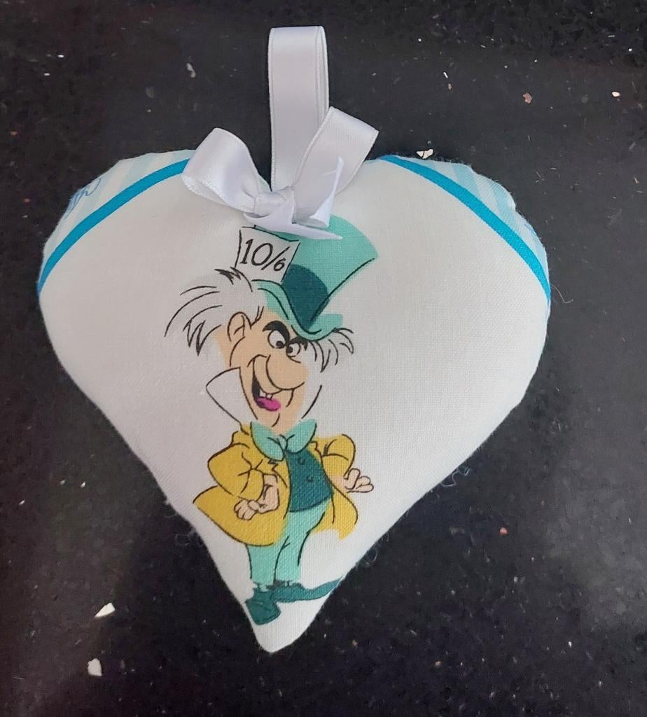 nieuw- kasthanger/ hartje Mad Hatter/ Gekke Hoedenmaker, Ophalen of Verzenden, Overige figuren, Nieuw, Overige typen