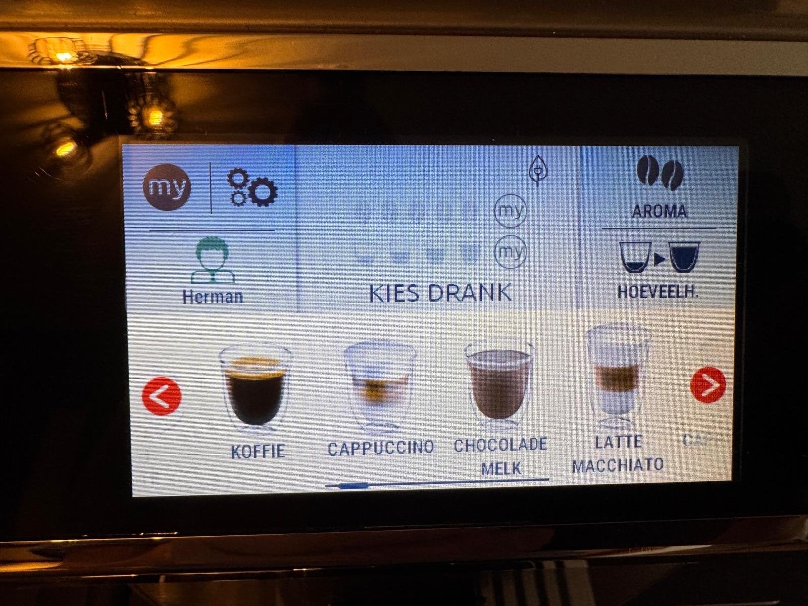 Foto 3 van DeLonghi PrimaDonna Elite volautomatische koffiemachine