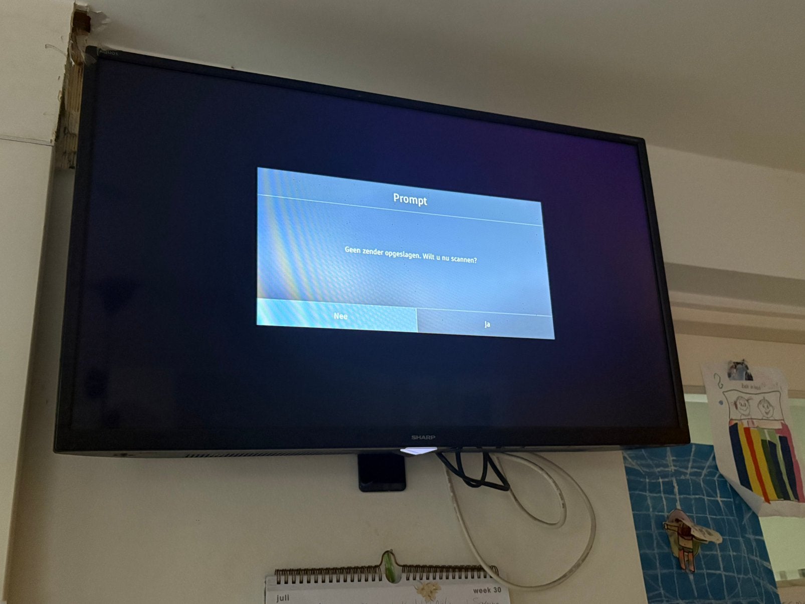 Smart tv sharp met ophangbeugel diagonaal 80 cm, Gebruikt, 50 Hz, LCD, Ophalen of Verzenden