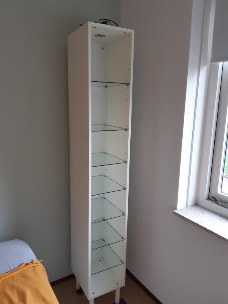 Ikea vitrinekast met 7 glazen planken en verlichting., Ophalen, Met plank(en), Minder dan 50 cm, Gebruikt