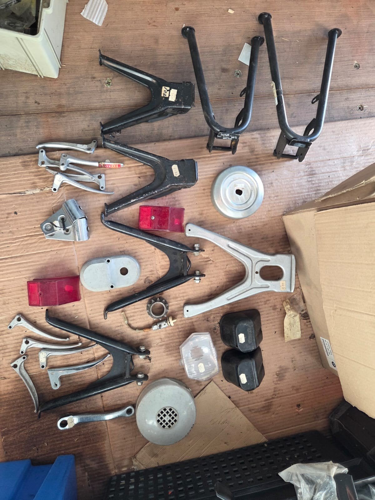 NOS Peugeot 102 103 Bromfiets Onderdelen Lot, Ophalen of Verzenden