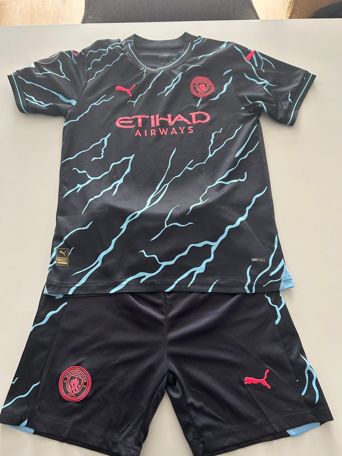 Manchester City uitshirt en broekje 2021/2022, Zwart, Overige maten, Ophalen of Verzenden, Voetbal