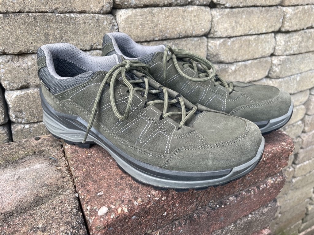 Sneakers Lowa khaki maat 43,5 (prijs incl. verzend), Lowa, Overige kleuren, Ophalen of Verzenden, Sneakers of Gympen