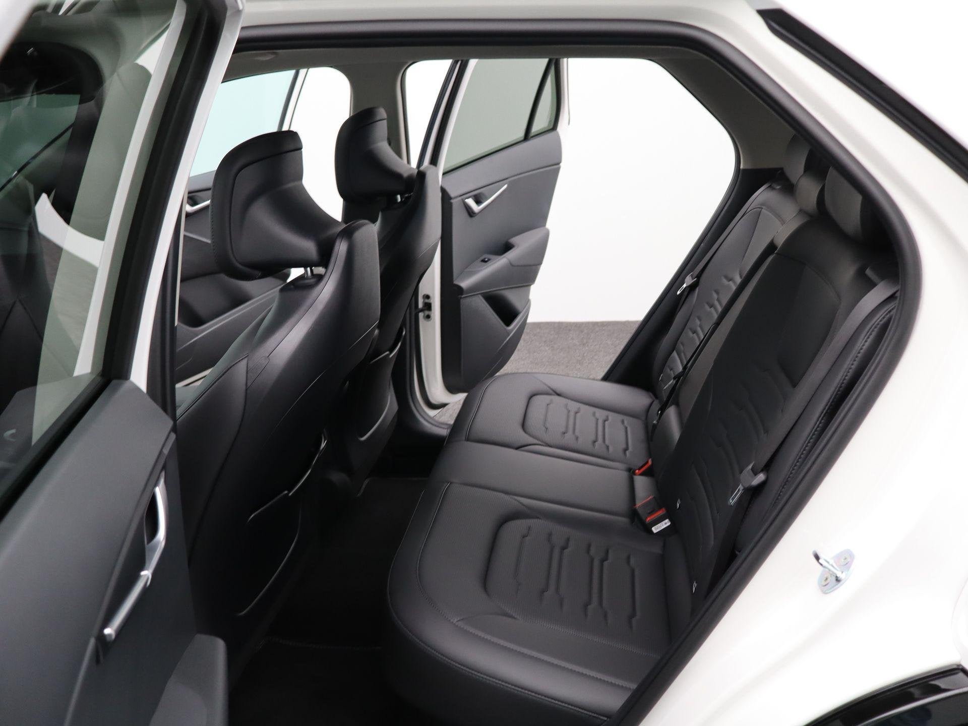 Foto 14 van Kia Niro 1.6 GDi Hybrid DynamicPlusLine | Open dak | Clima |