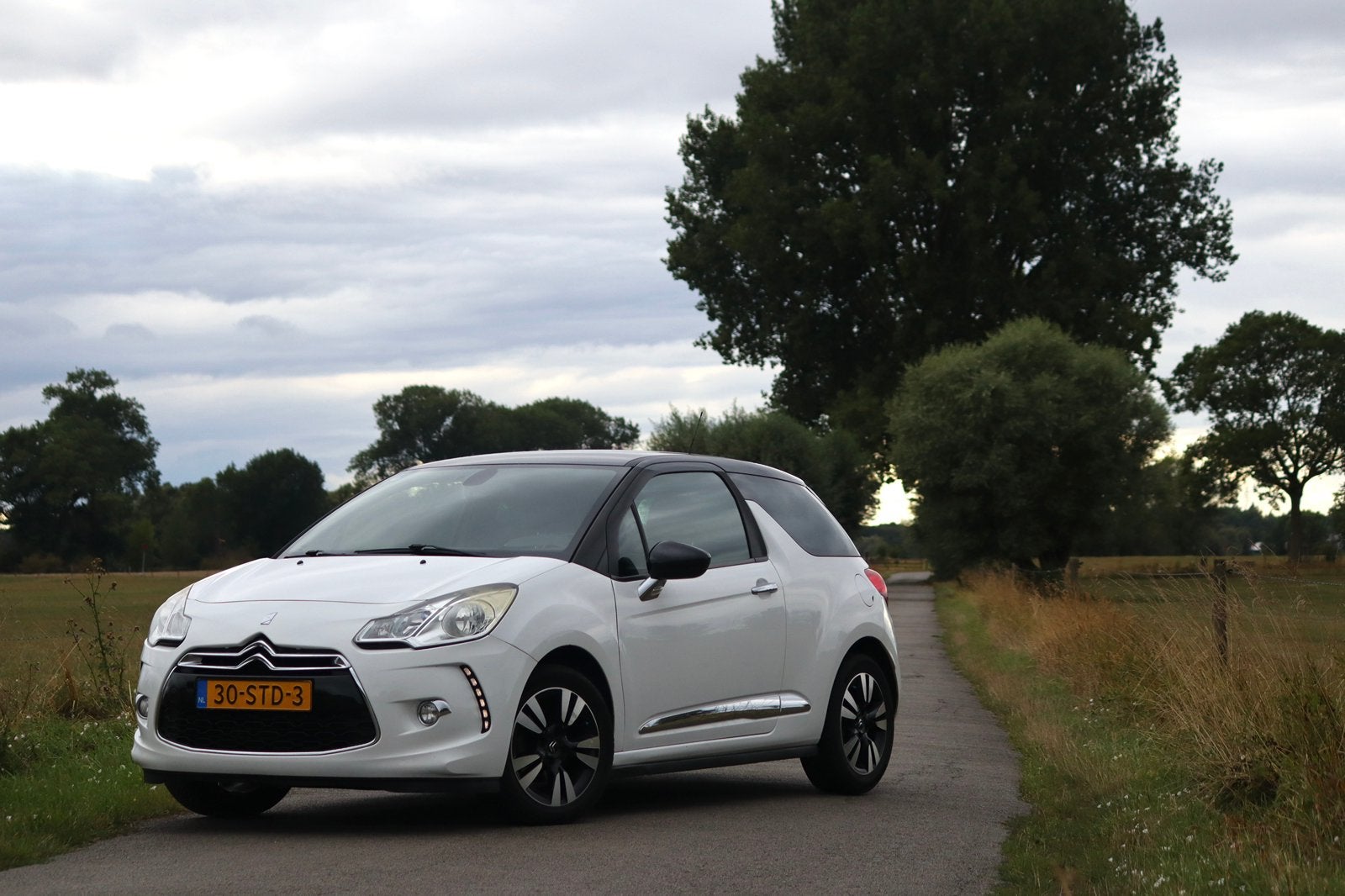 Citroën DS3 1.6 e-HDi So-Chic, Voorwielaandrijving, Euro 5, 28 km/l, Zwart