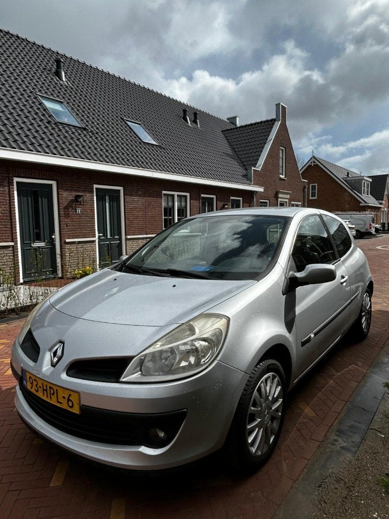 Renault Clio 1.6 16V 82KW 3-DRS 2009 Grijs, Voorwielaandrijving, 4 cilinders, 49 €/maand, Origineel Nederlands