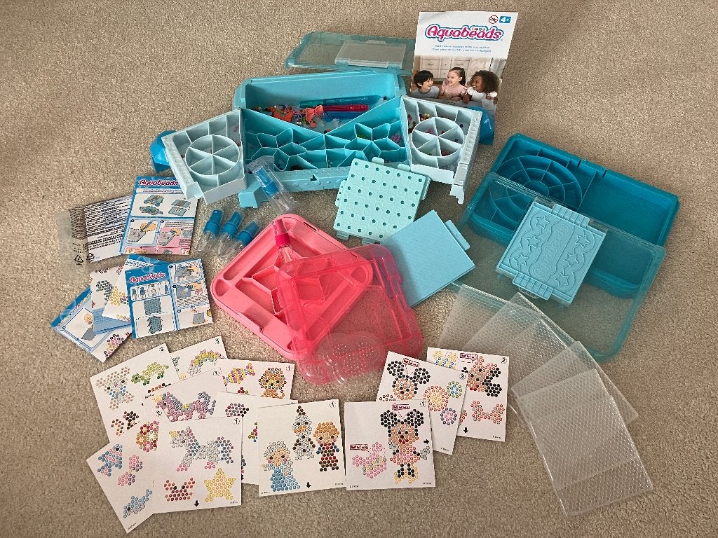 Aquabeads opbergdozen en accessoires, Ophalen of Verzenden, Gebruikt, Knutselen