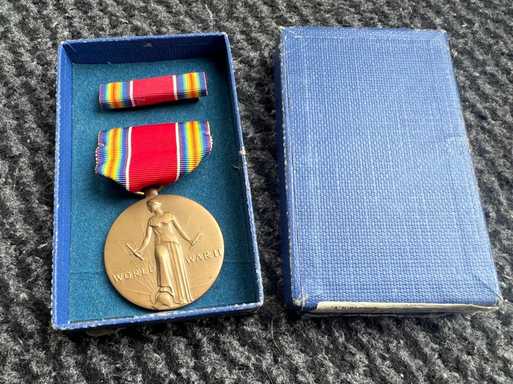 WO2 Amerikaans Victory medal medaille met ribbon bar baton, Amerika, Lintje, Medaille of Wings, Ophalen of Verzenden