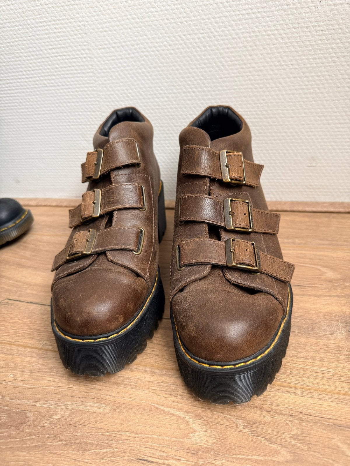 Dr. Martens gespschoenen maat 42 - Bruin, Ophalen of Verzenden, Gedragen, Bruin, Lage of Enkellaarzen