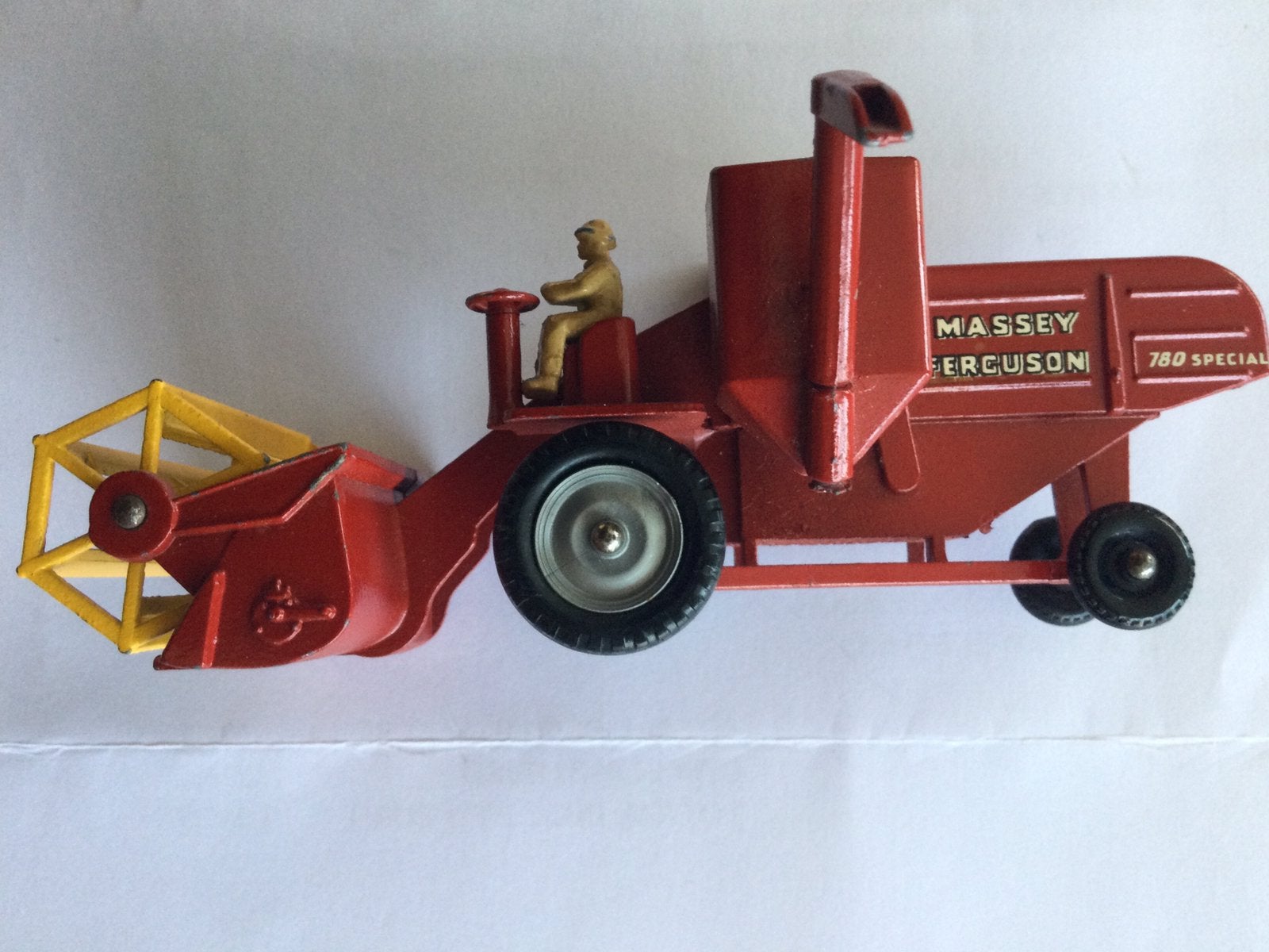 Lesney matchbox massey ferguson 780 combine, Hobby en Vrije tijd, Modelauto's | 1:43, Ophalen of Verzenden, Gebruikt, Tractor of Landbouw