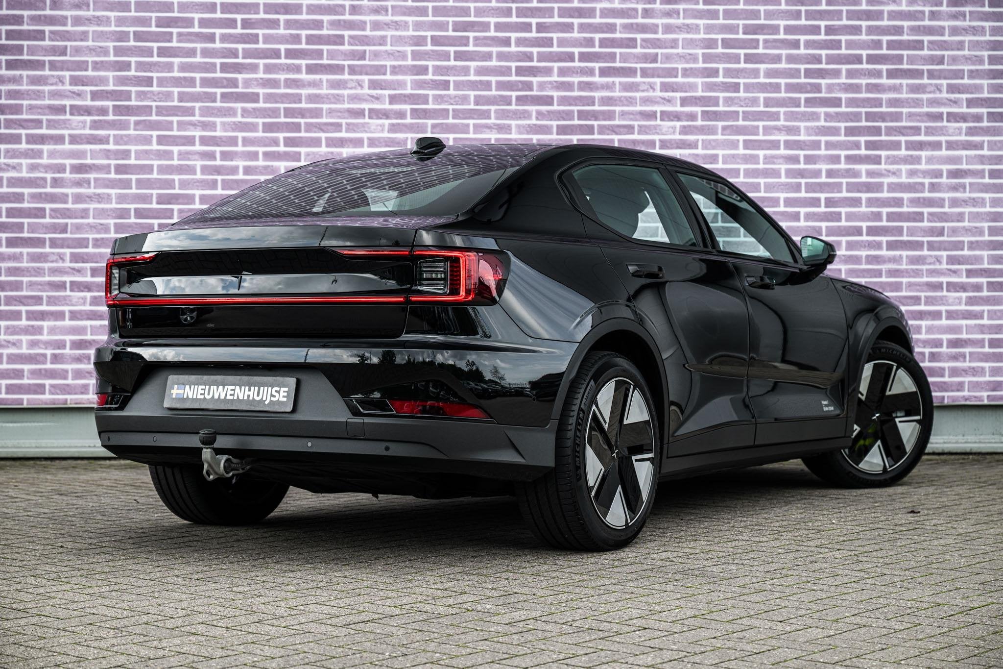 Polestar 2 Long Range Single Motor 82 kWh | Trekhaak | Panor, Auto's, Automaat, 82 kWh, Automatische klimaatregeling, Zwart