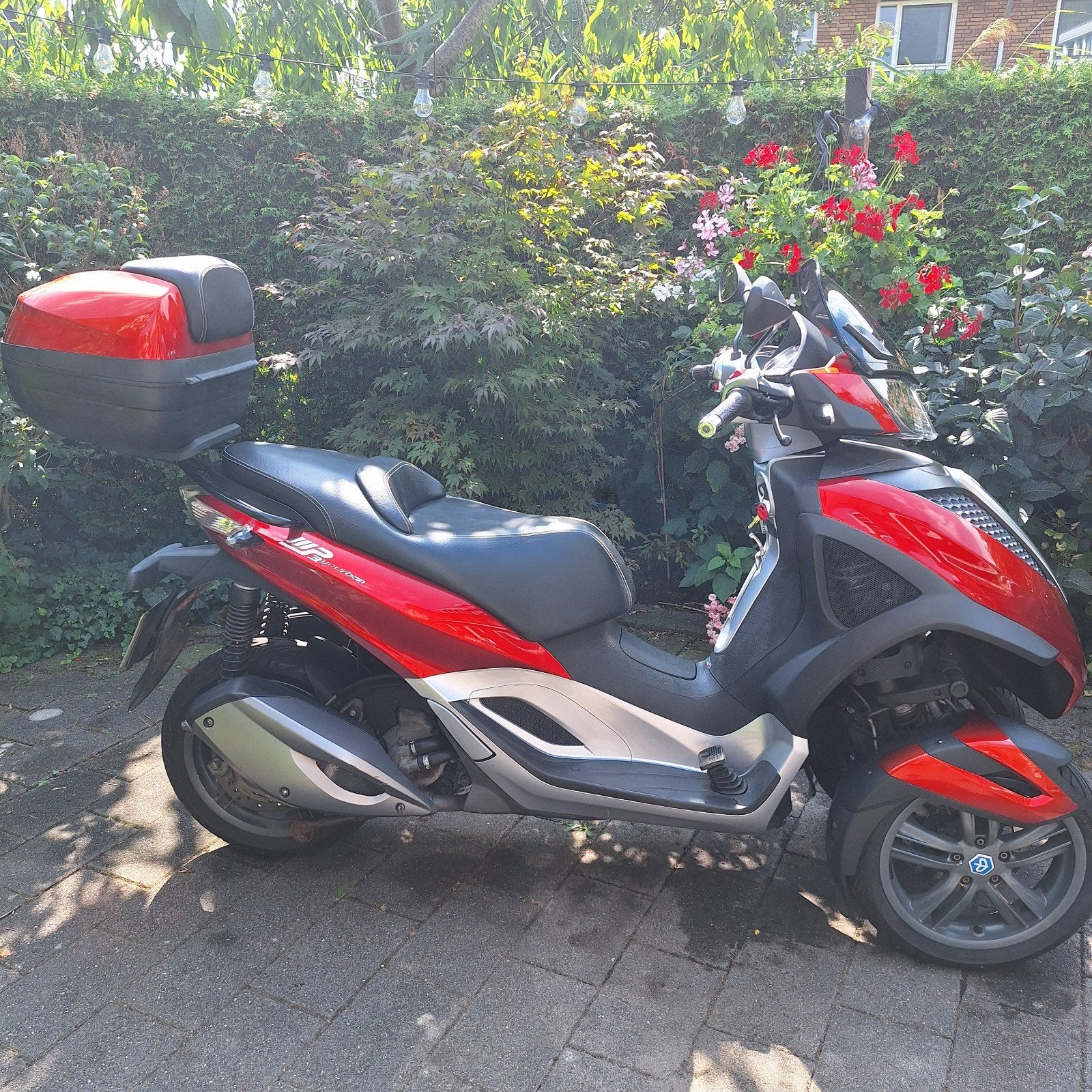 Piaggio MP3 Yourban met topkoffer.kleur rood zie foto's., Motoren, 300 cc, Motorrijbewijs A, Gebruikt, Automaat