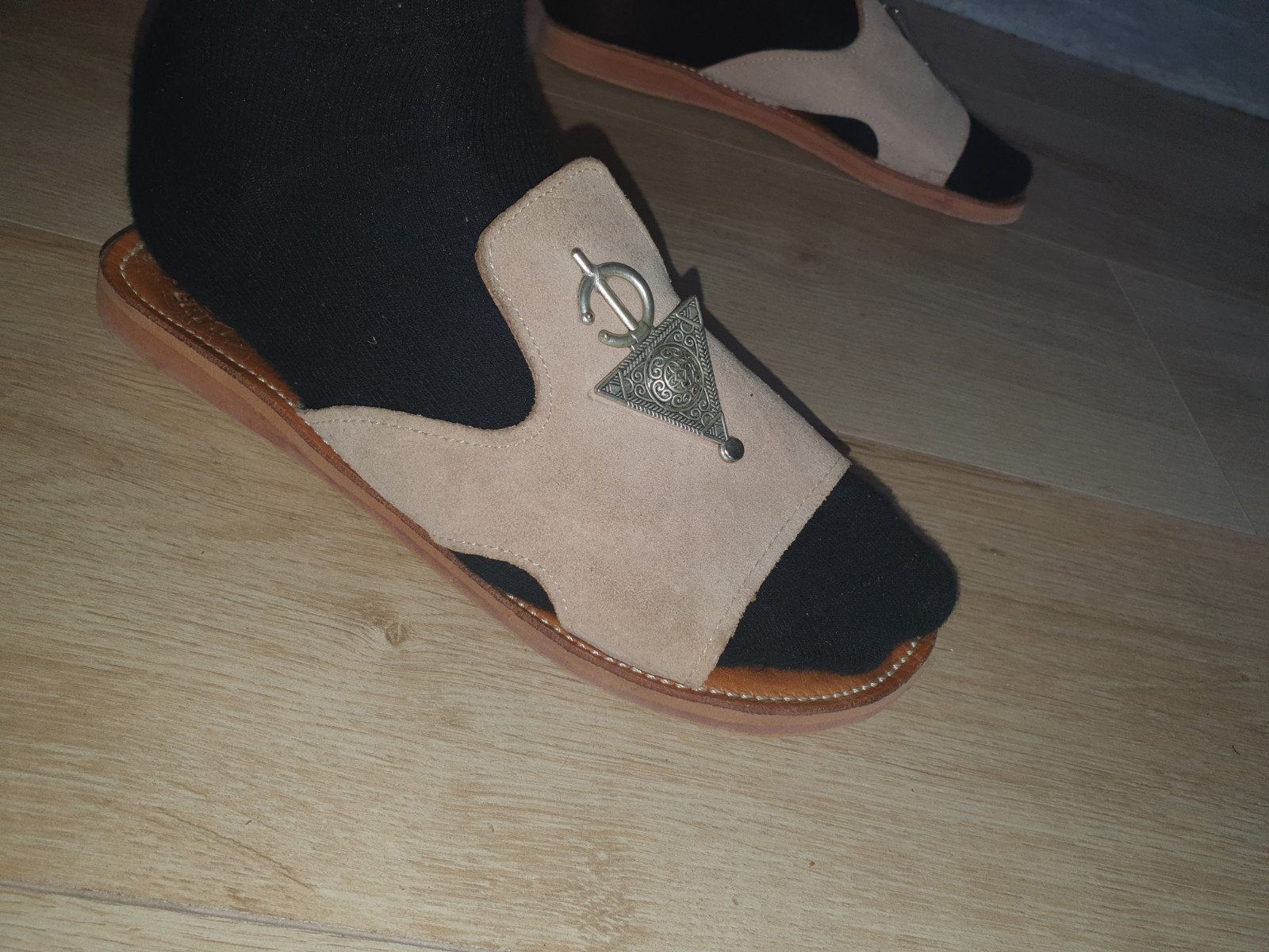 Leren/suède roze slippers met decoratie - Maat 39 Amazigh 🌸, Slippers, Zara, Ophalen of Verzenden, Zo goed als nieuw