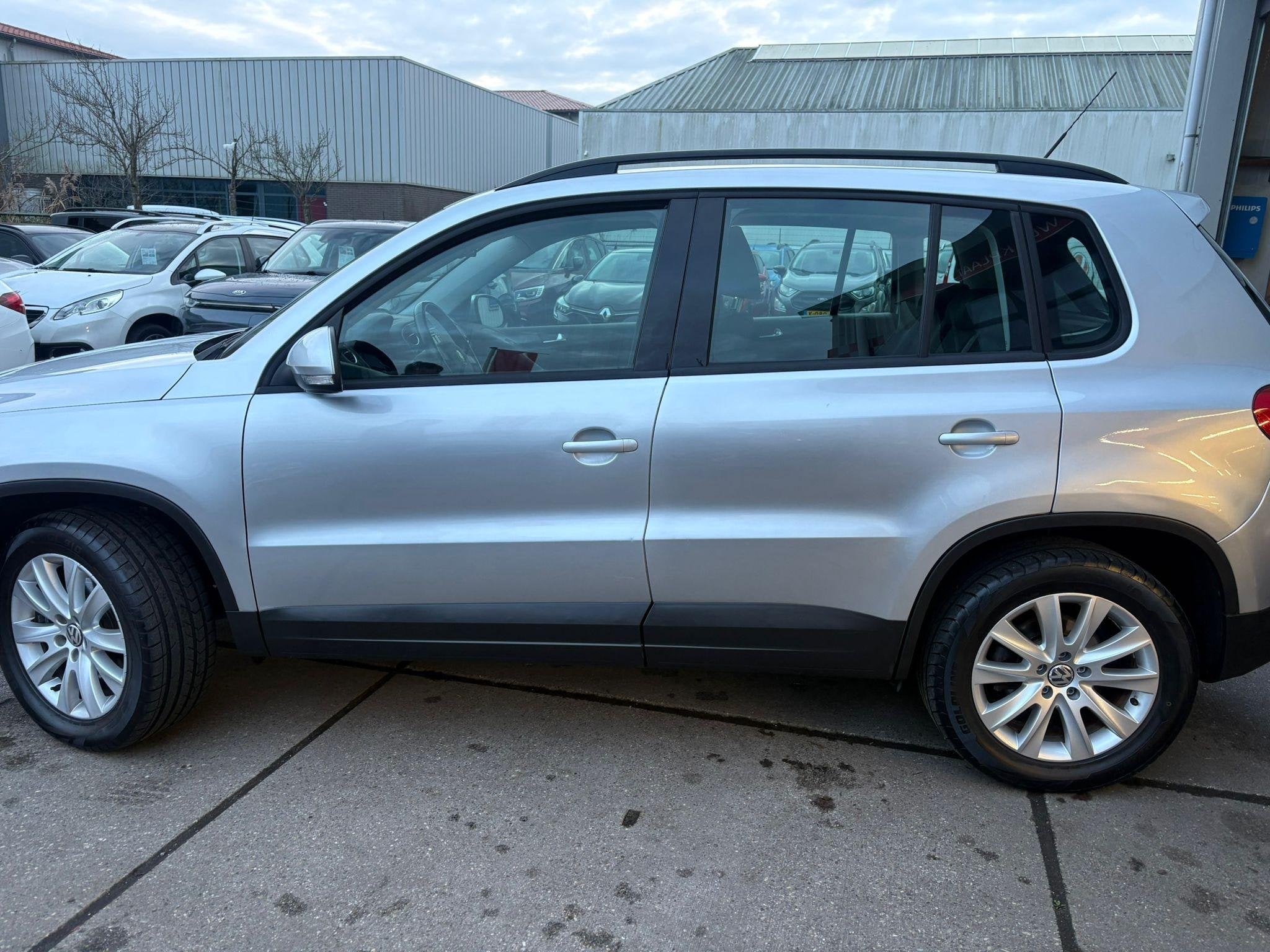 Volkswagen Tiguan 1.4 TSI Comfort&Design Airco, trekhaak, pa, Auto's, Voorwielaandrijving, Euro 5, Stof, Zwart