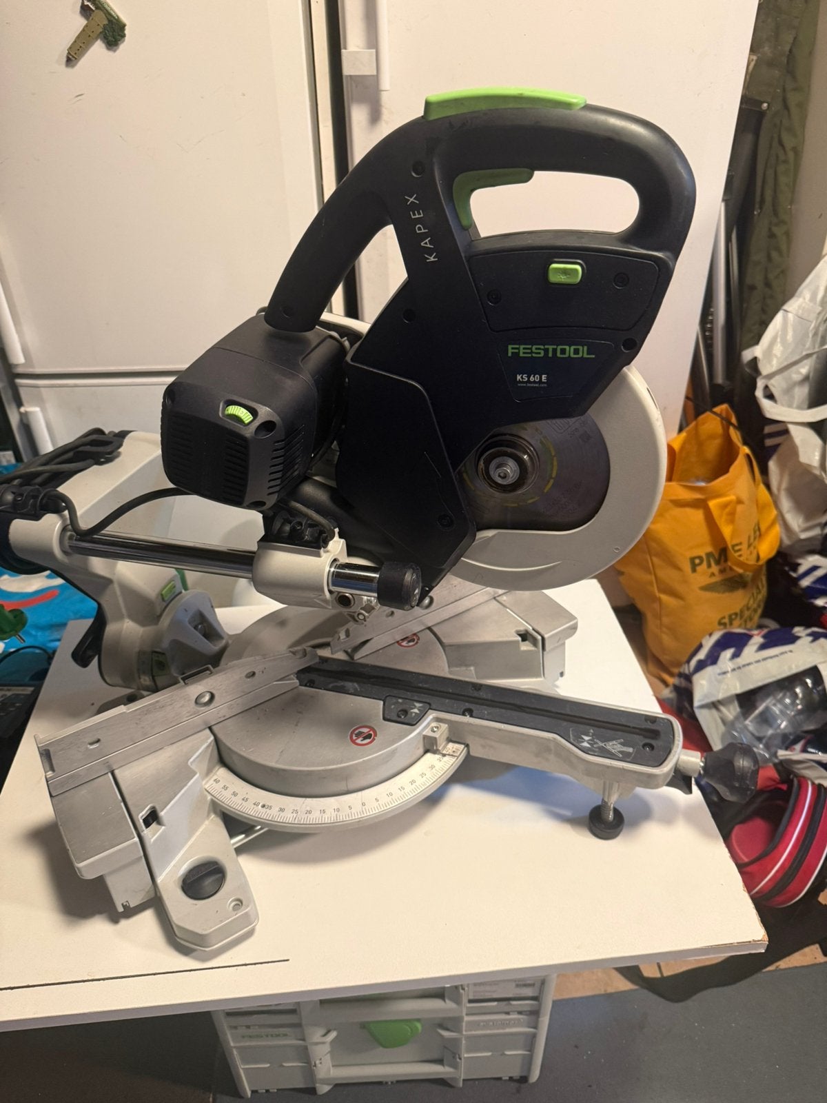 Te koop festool KS 60 E, Doe-het-zelf en Verbouw, Gereedschap | Zaagmachines, Ophalen, Zo goed als nieuw, Afkortzaag, 30 tot 70 mm