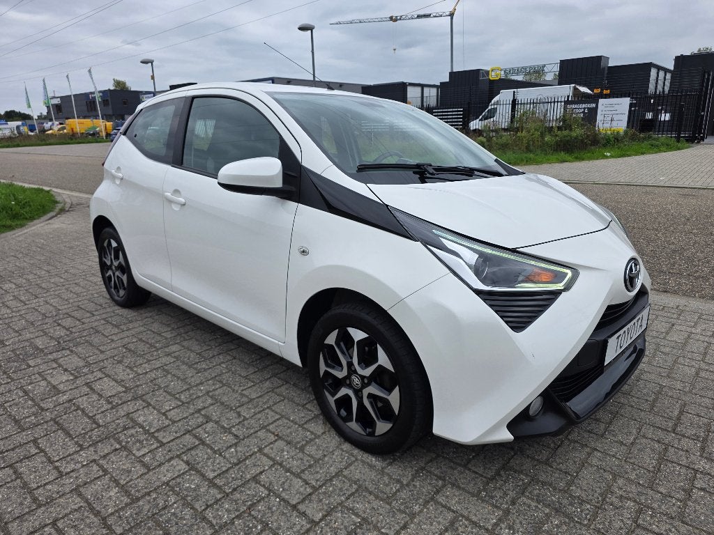 Toyota Aygo 1.0 Vvt-i 72pk 5D  Bj.12-2018  Kl.Wit, Auto's, Voorwielaandrijving, Dealer onderhouden, Stof, Met garantie (alle)