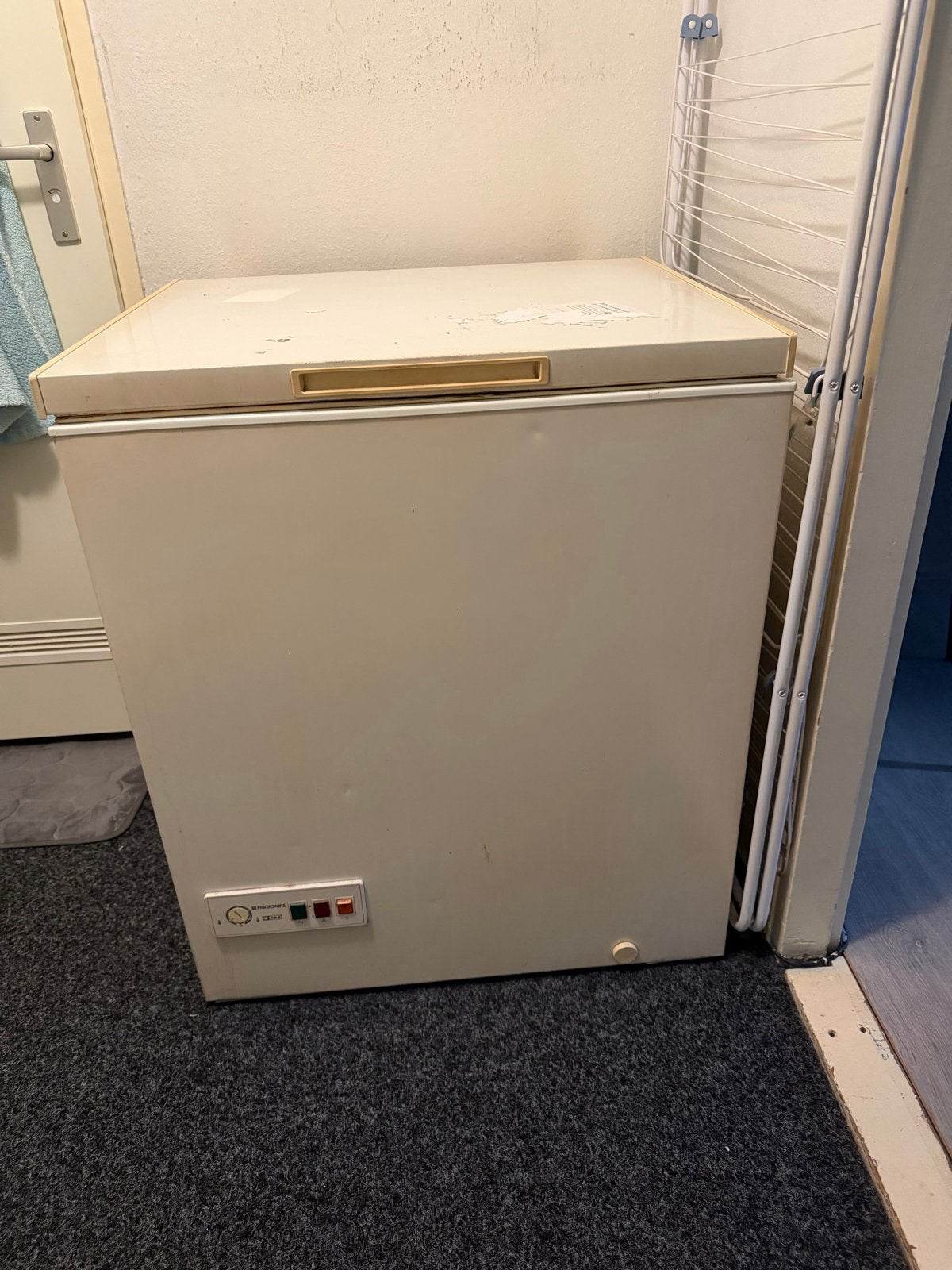 GRATIS !! Compacte Vrieskist - Ideaal voor extra vriesruimte, Ophalen, Vrieskist, Gebruikt, Minder dan 85 cm