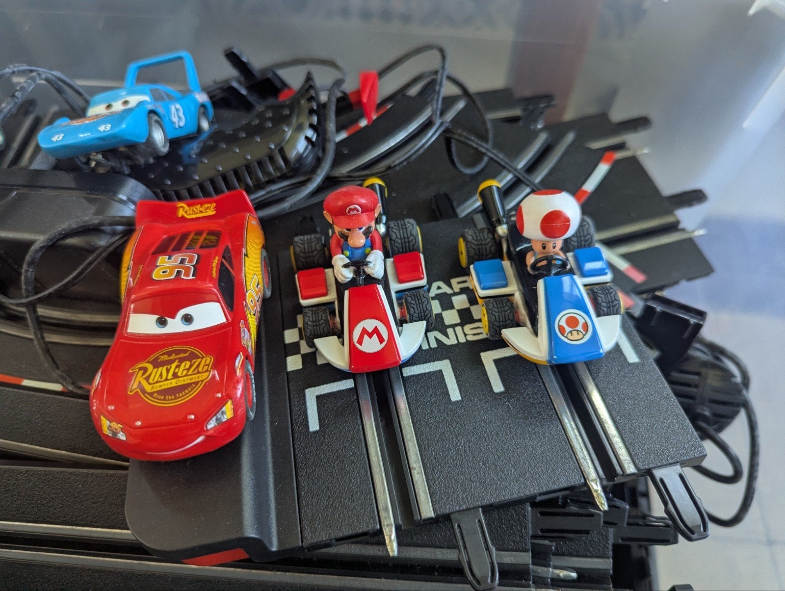 Carrera racebaan met diverse auto's en accessoires, Ophalen, Gebruikt, Elektrisch, Carrera