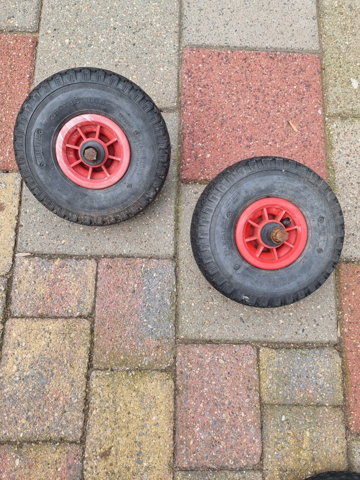 2 Kenda luchtbanden (260x85) 3.00-4 ,set 2x steekwagenwiel, Ophalen, Gebruikt