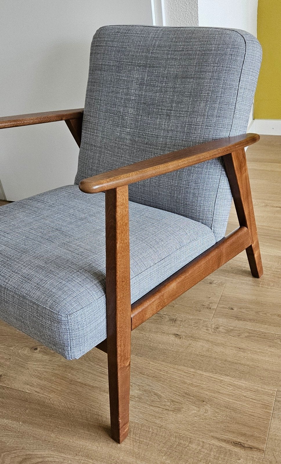IKEA EKENÄSET Fauteuil – Grijs / Mid-Century Retro Deens, Ophalen, 75 tot 100 cm, Zo goed als nieuw, Stof