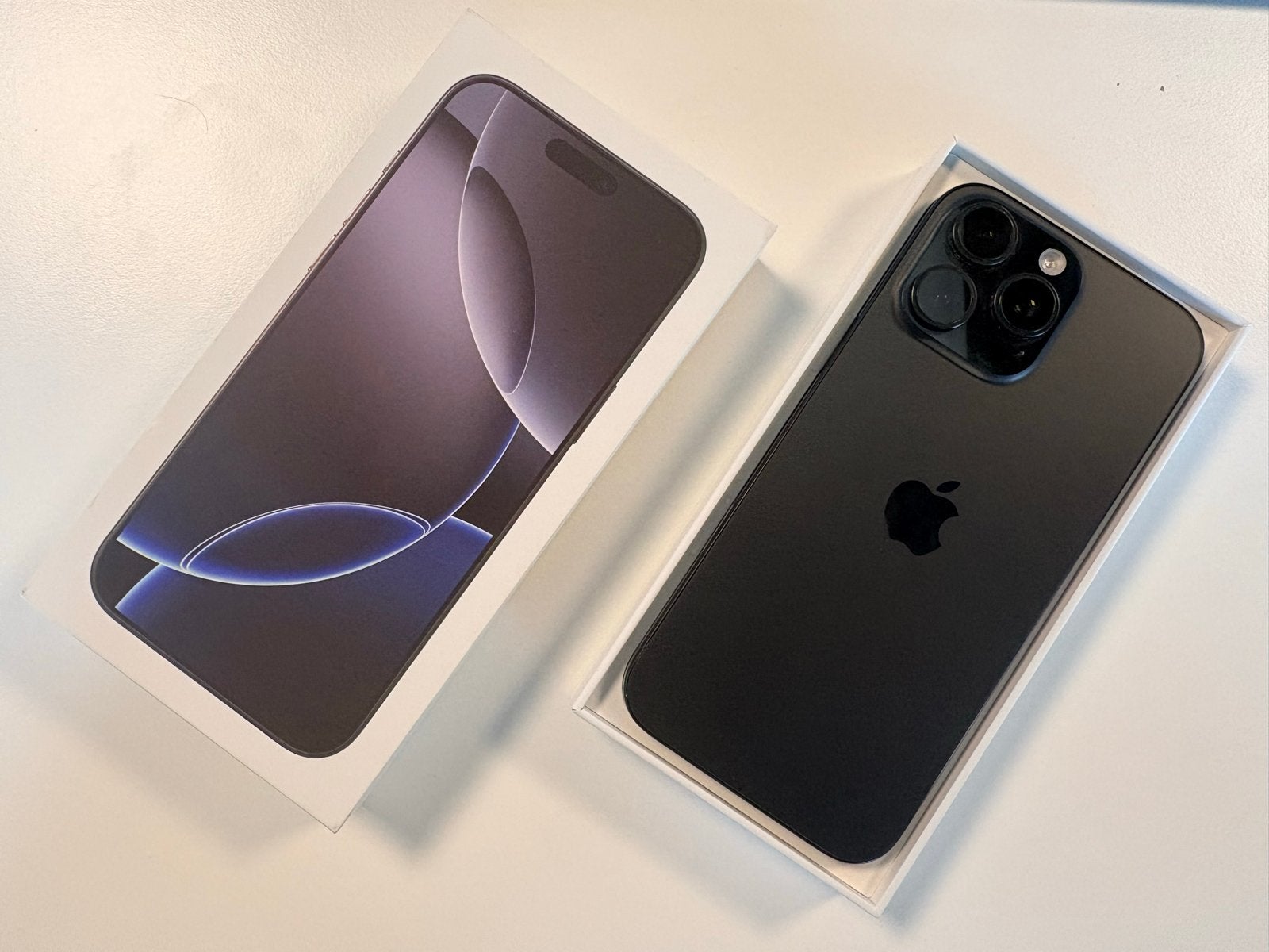 iPhone 16 Pro Max - 256GB - zwart - nieuwe scherm