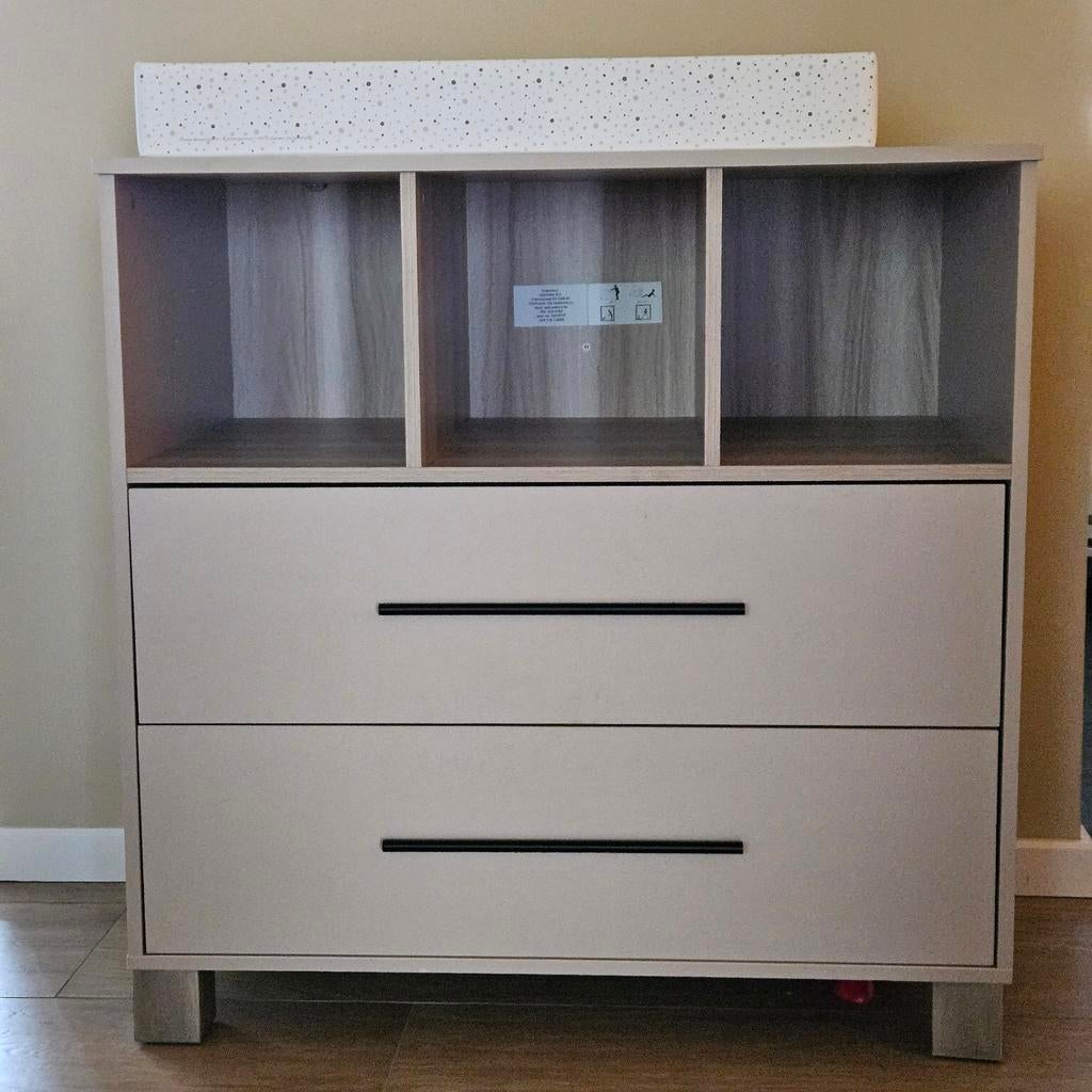 Commode zo goed als nieuw - Commode babypark, 50 tot 70 cm, Ophalen of Verzenden, 90 tot 105 cm, 100 cm of meer