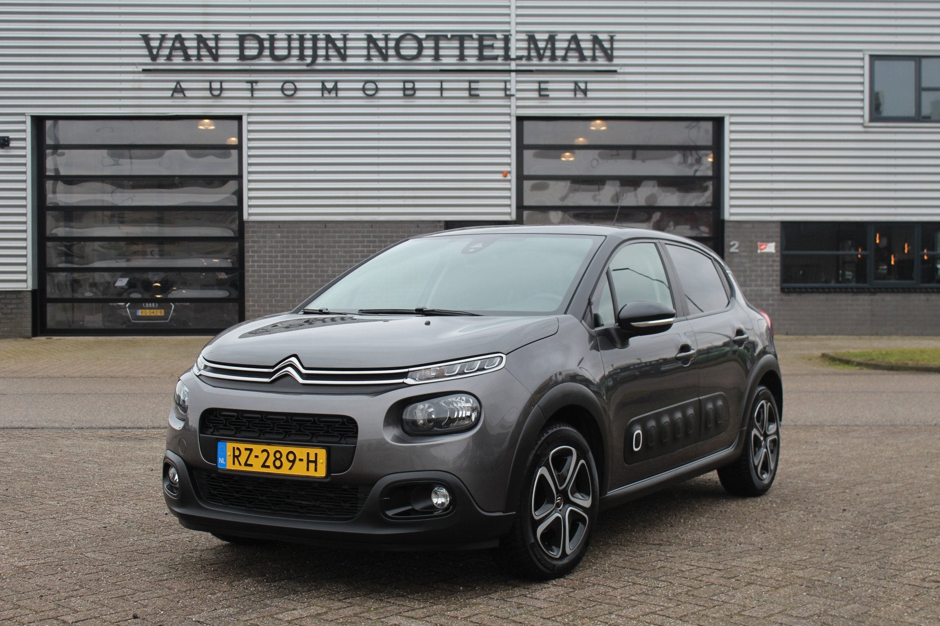 Citroën C3 1.2 PureTech Feel Edition / Carplay / Trekhaak /, Auto's, Dealer onderhouden, 1199 cc, Met garantie (alle), 82 pk