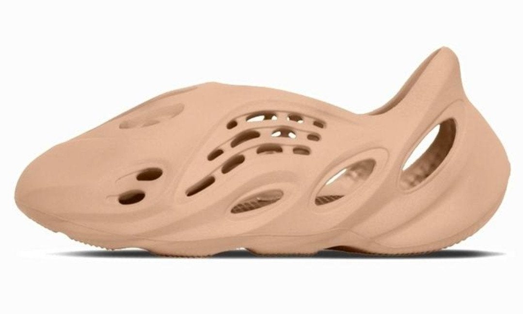 Adidas Yeezy foam runner clay 37 rnnr, Slippers, Bruin, Nieuw, Ophalen of Verzenden