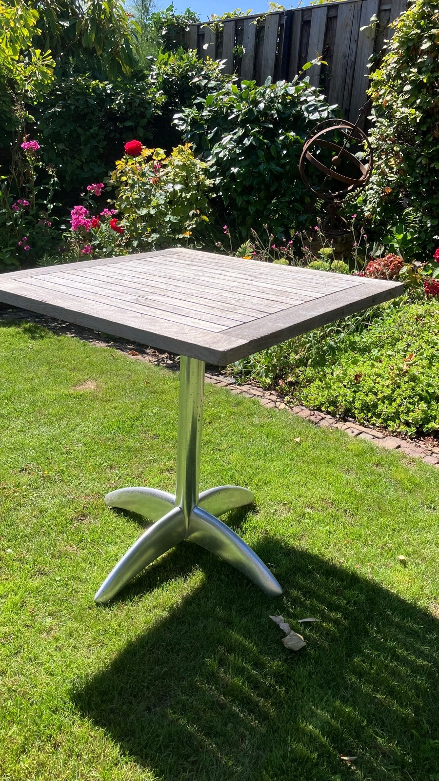 Vierkante terrastafel 70x70 cm, hoogte 71 cm heb er twee, Ophalen, Gebruikt, Vierkant, Hout