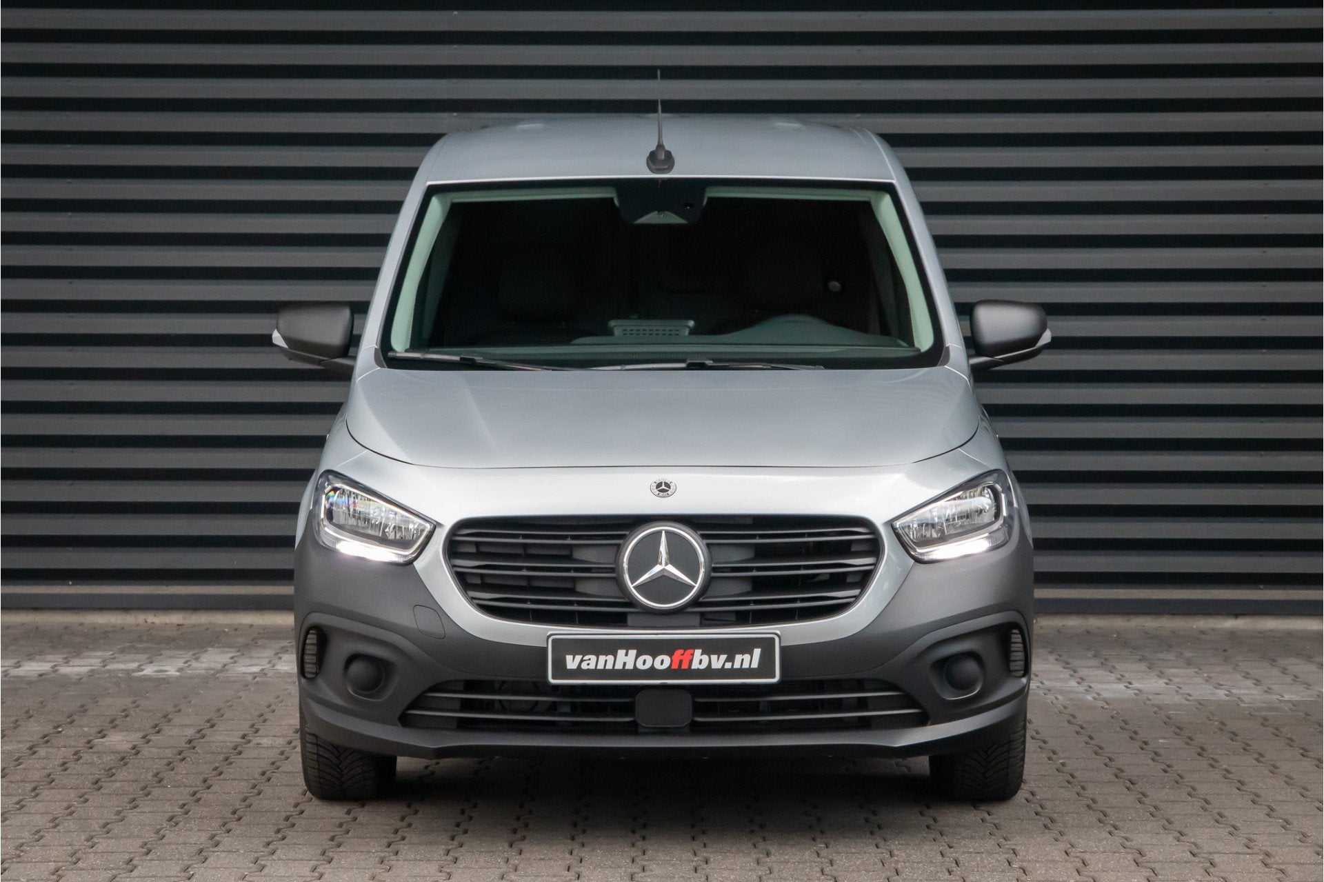 Mercedes-Benz eCitan 112 L1 51 kWh AC 22kW / DC 75kW - Betim, Gebruikt, Zwart, 2 stoelen, Zilver of Grijs