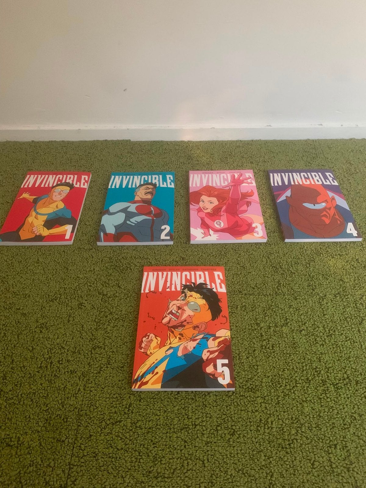 Invincible Comics - Complete Set Deel 1-5, Boeken, Strips | Comics, Complete serie of reeks, Ophalen of Verzenden, Zo goed als nieuw