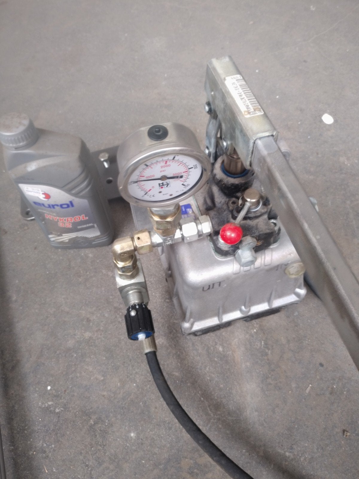 OMFB Hydraulische Handpomp met Cilinder en Manometer, Ophalen, Zo goed als nieuw