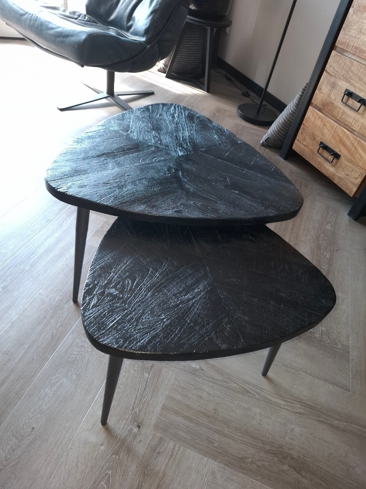 Set van 2 mango houten bijzettafels / salontafels, 55 tot 75 cm, Zo goed als nieuw, Overige vormen, Industrieel, Rustiek