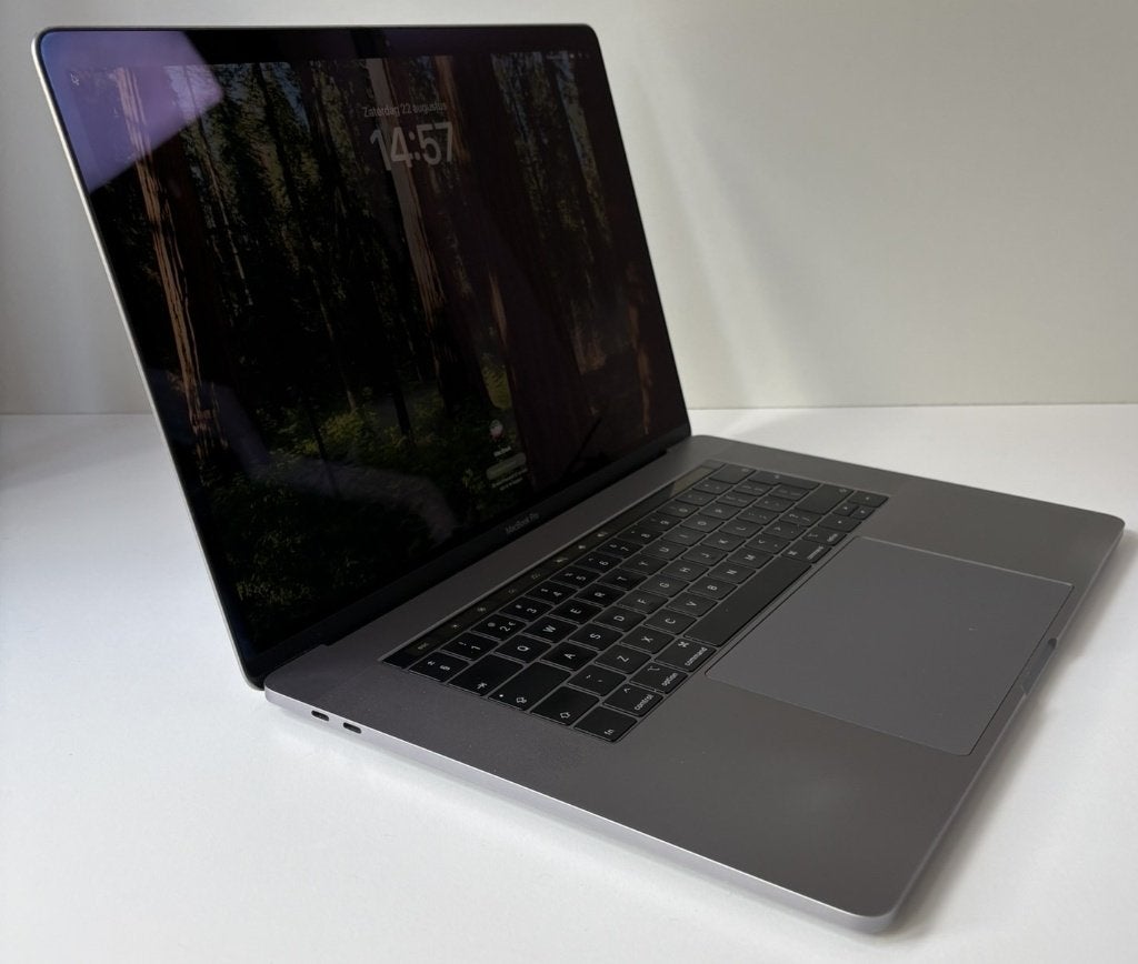Apple MacBook Pro 15 inch i7 16GB 256GB SSD 1 jaar garantie, MacBook Pro, 256 GB, 2 tot 3 Ghz, Ophalen of Verzenden