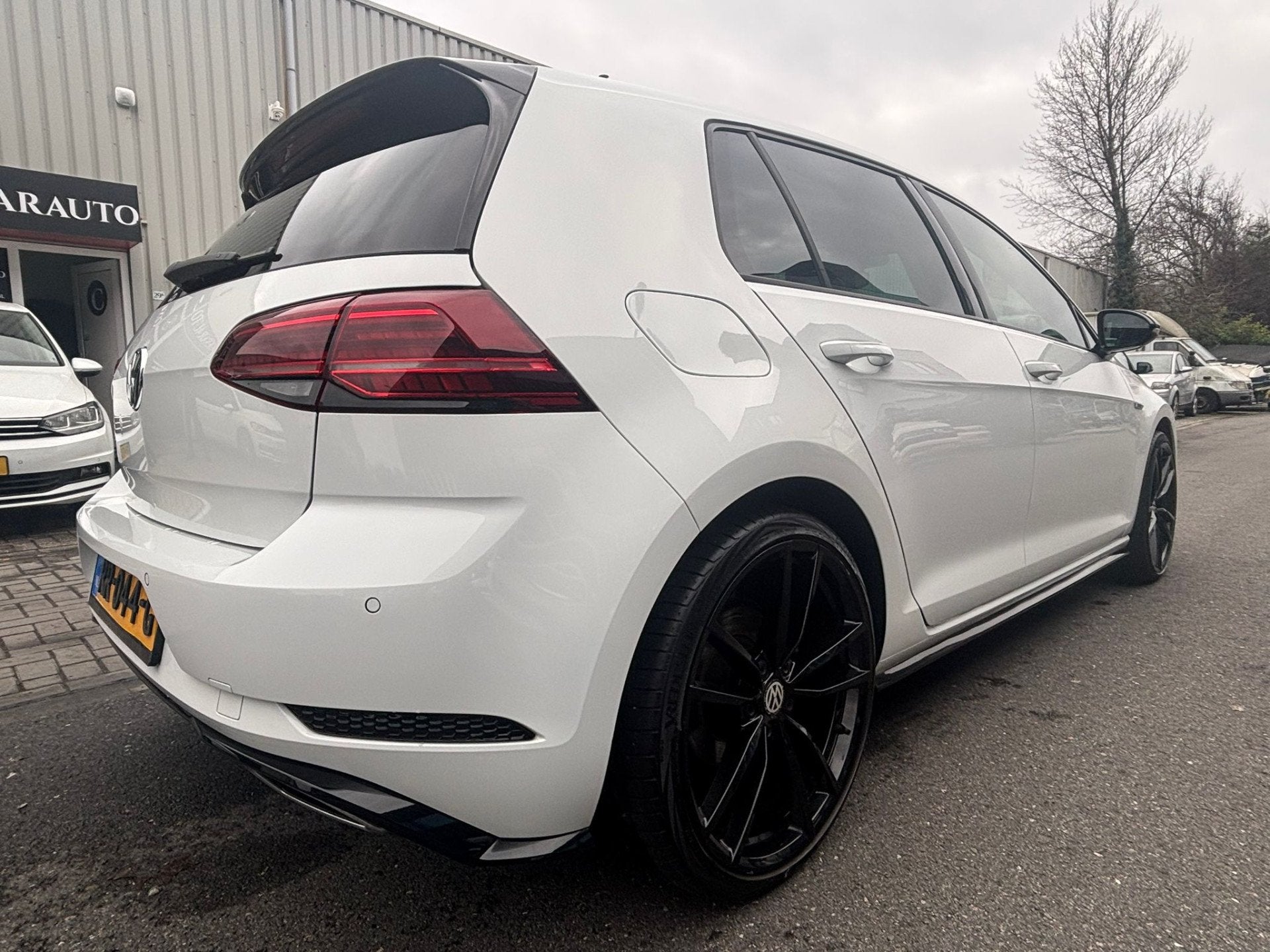 Volkswagen Golf 1.5 TSI HIGHLINE BUSINESS R AUTOMAAT 7-TRAPS, Dealer onderhouden, 4 cilinders, 150 pk, Alcantara