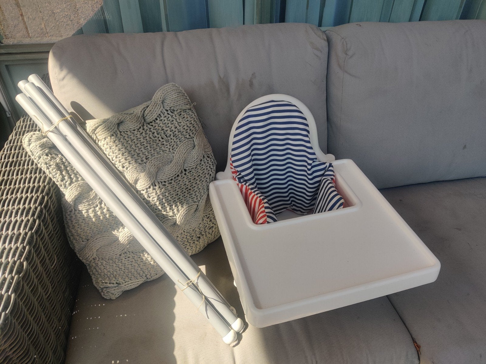 Ikea kinderstoel met verkleiner en tray/tafeltje, Ophalen of Verzenden, Gebruikt, Overige typen, Afneembaar eetblad