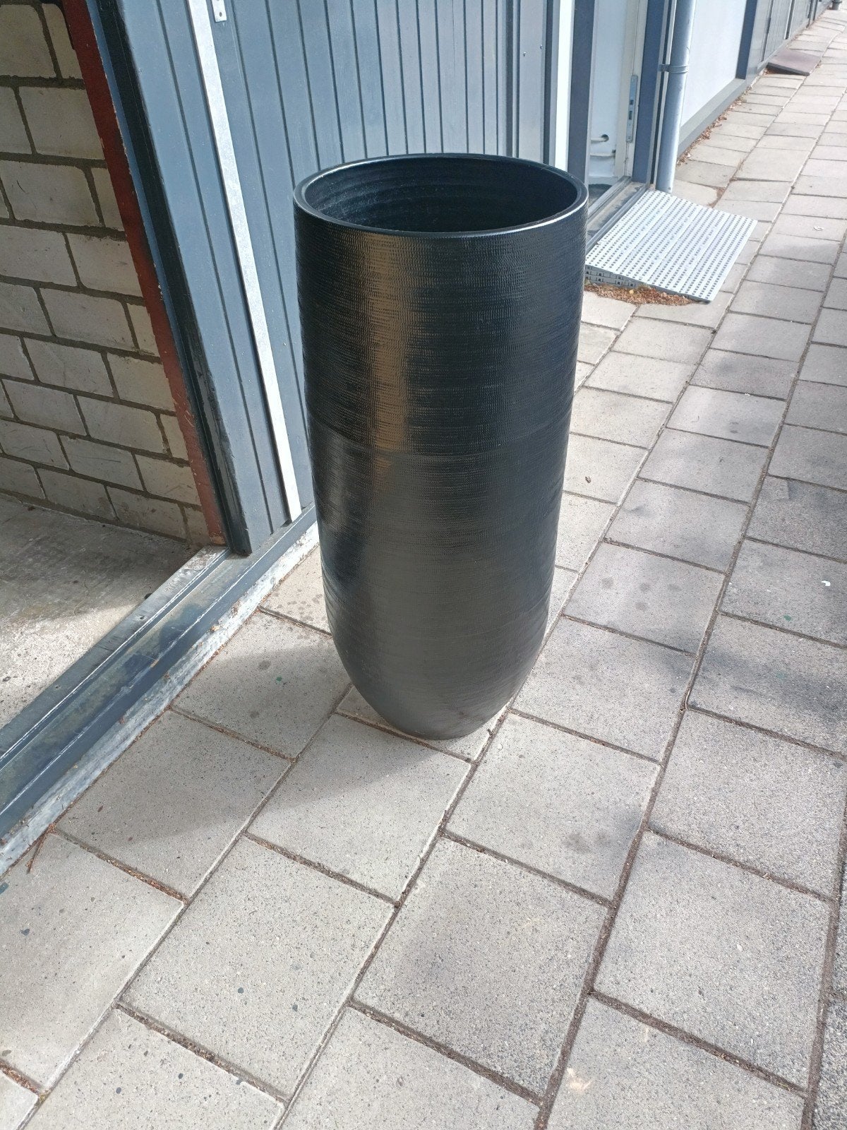 Hoge zwarte bloempot., Steen, Rond, Zo goed als nieuw, Binnen