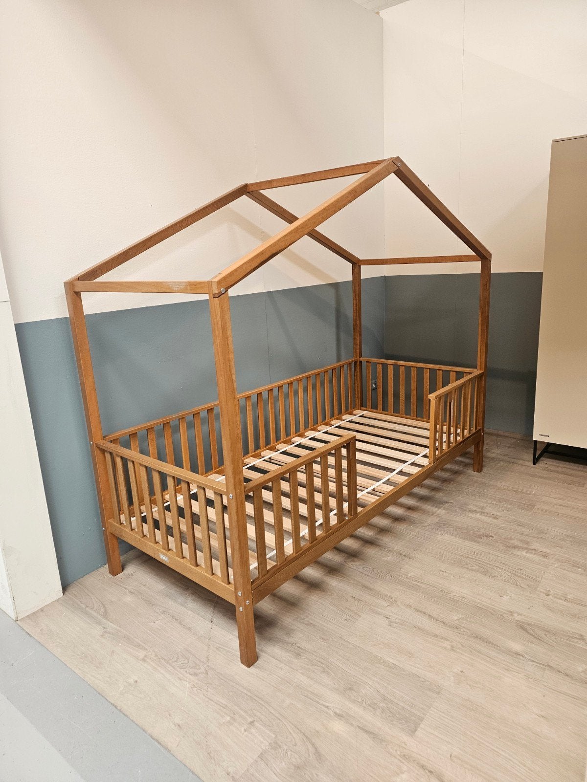 Bopita Robin huisbed 90x200, Rose Wood, Ophalen, 85 tot 100 cm, Zo goed als nieuw, Lattenbodem