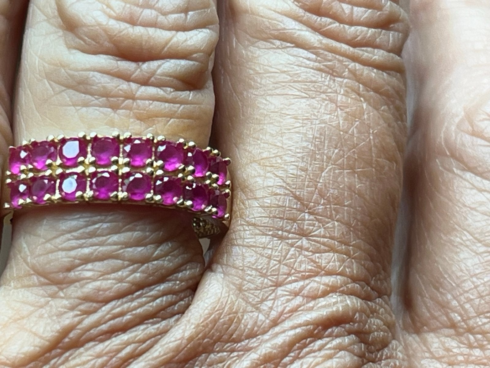 Gouden ring met 2 rijen natuurlijke Robijn, 14 CT, Maat 18, 18 tot 19, Verzenden, Zo goed als nieuw, Met edelsteen