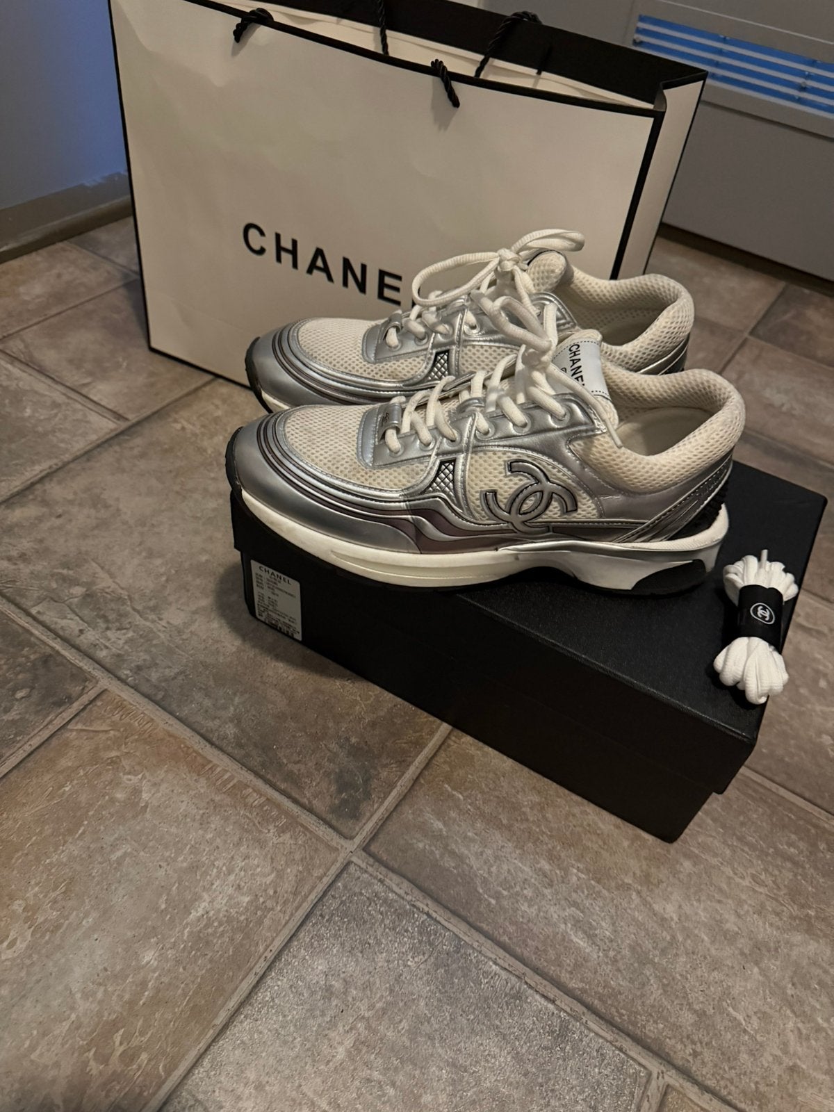 Channel runners, Wit, Ophalen of Verzenden, Sneakers of Gympen, Gedragen