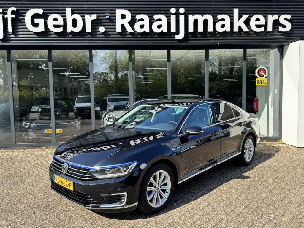 Volkswagen Passat 1.4 TSI GTE Connected Series Plus*Schuifda, Auto's, Volkswagen, Gebruikt, 4 cilinders, 1622 kg, Zwart