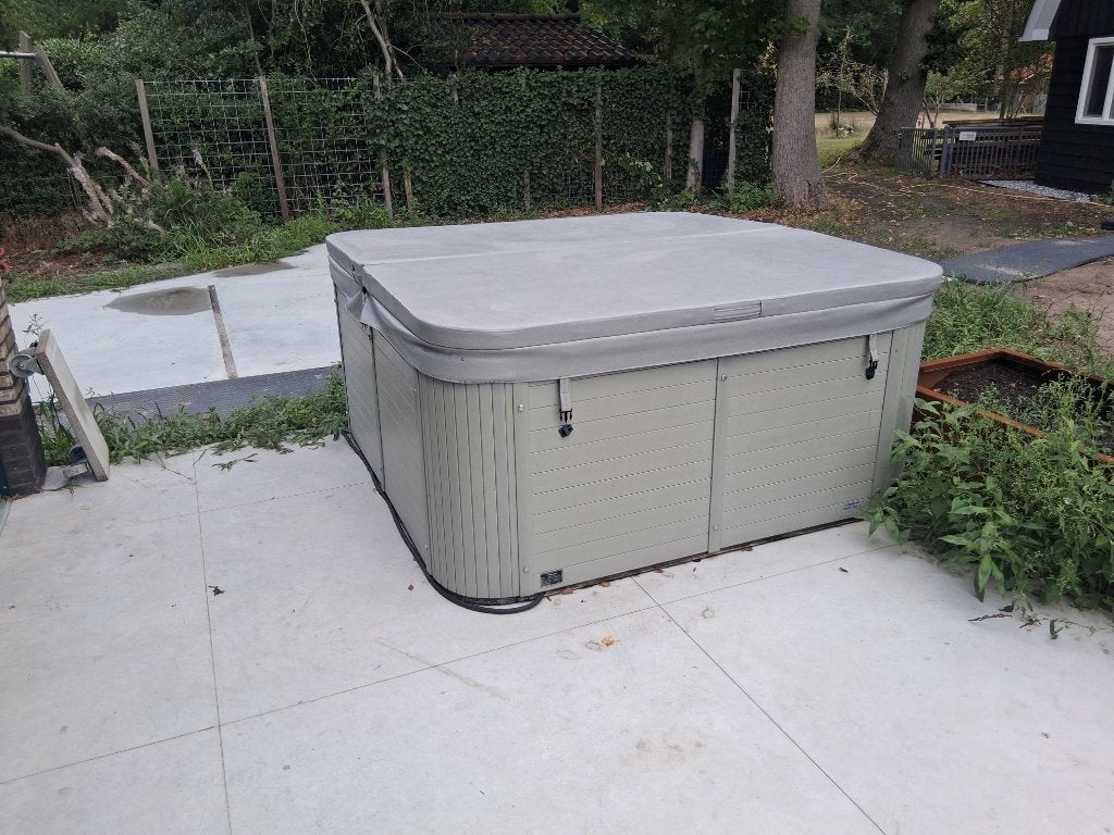 Luxe 5-persoons Jacuzzi met Disco Licht en Massagejets, Ophalen, Gebruikt, Filter, Vast