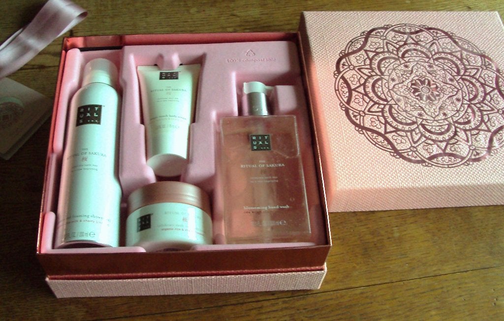 Rituals Sakura cadeaupakket, Ophalen of Verzenden, Zo goed als nieuw, Bad & Douche