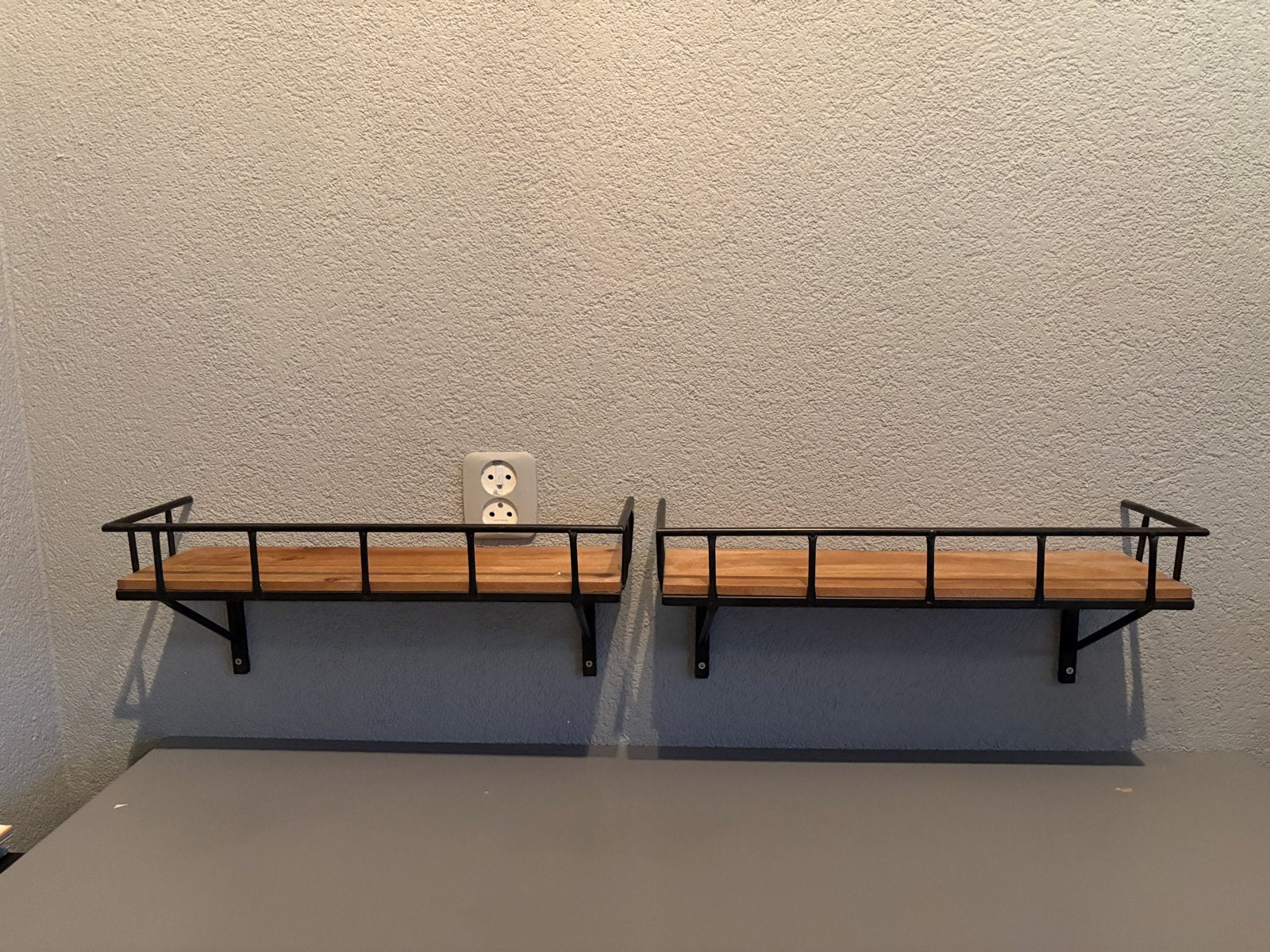 Set van 2 wandplanken hout en metaal (48x15 cm), Ophalen, Gebruikt